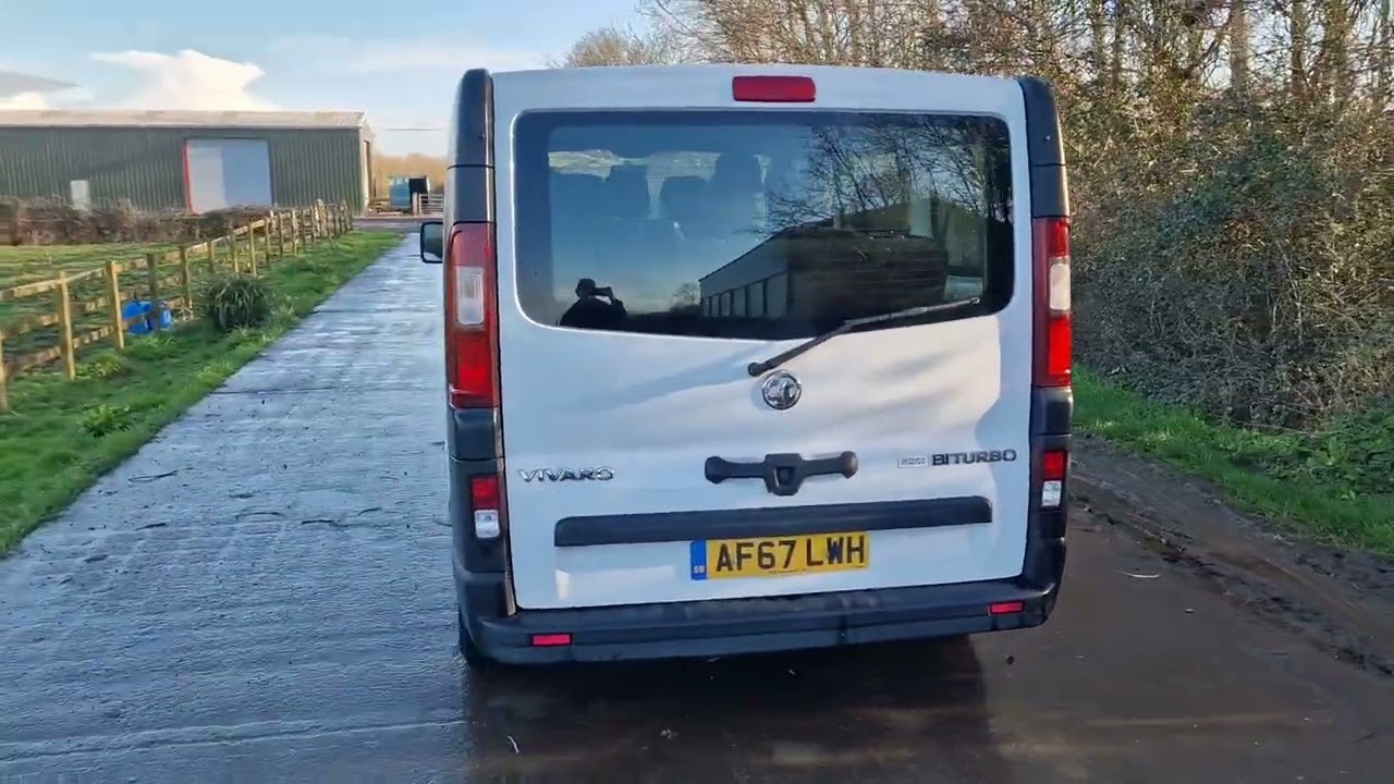 2017 Vauxhall Vivaro 2900 COMBI 9 Seat Minibus | Drives Perfect | 7m MOT | ULEZ