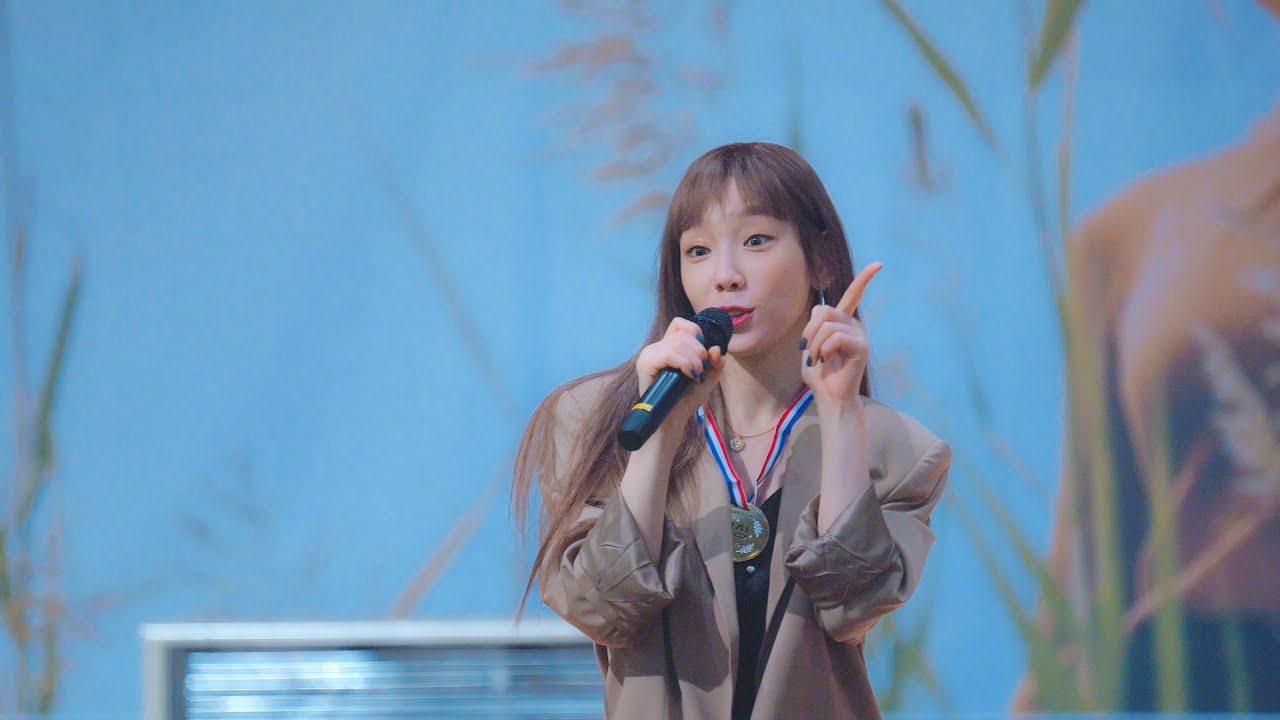 불티 (Spark) 짤막 안무랑 라이브 하는 태연 직캠@191103 부산 팬싸인회 [Fancam]