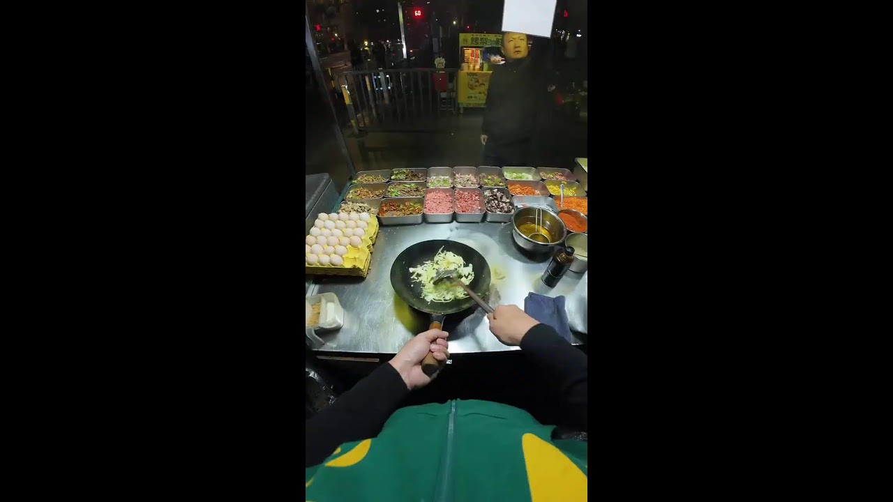 Enjoying delicious food - 纵览美食直播