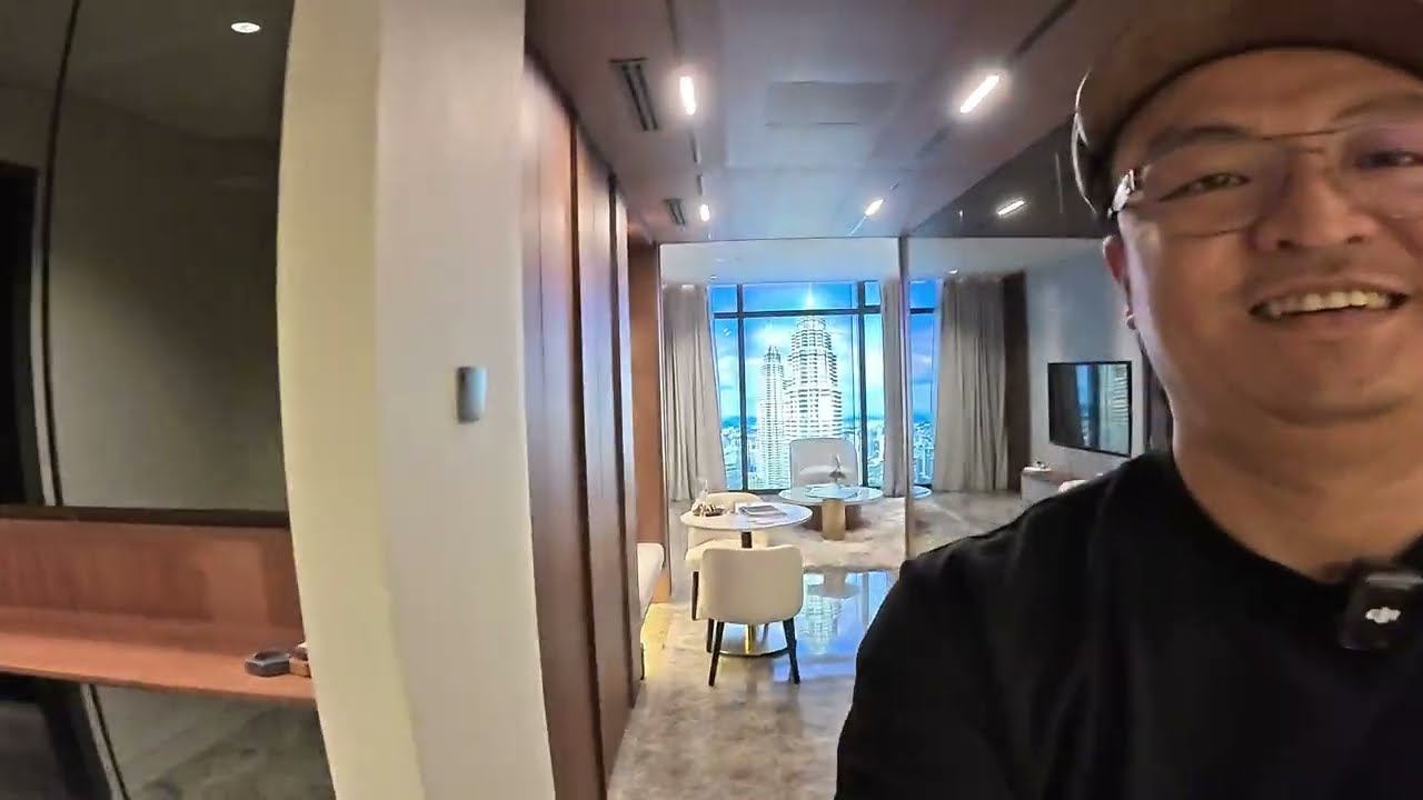 Это место, где раньше располагался проект Trump Tower в KLCC? Я посетил впечатляющий Clouthaus.