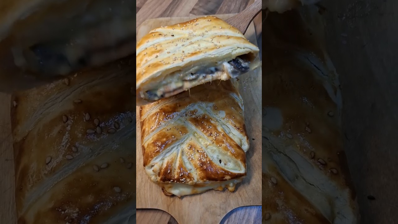 Goldener Bl&auml;tterteig-Rolle mit Pilzen und K&auml;se 🥖 #food #delicious #cheese #рецепты #recipe