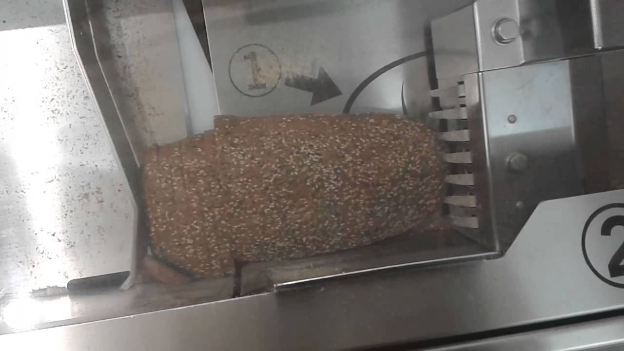 Brot schneiden bei Lidl Bad Neuenahr