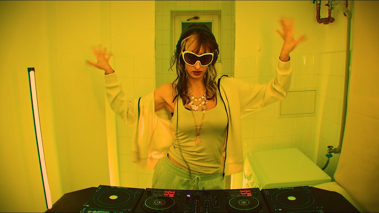 HÖR Berlin COSPLAY set by Dardanella / Techno, HardGroove, Trance, Pop