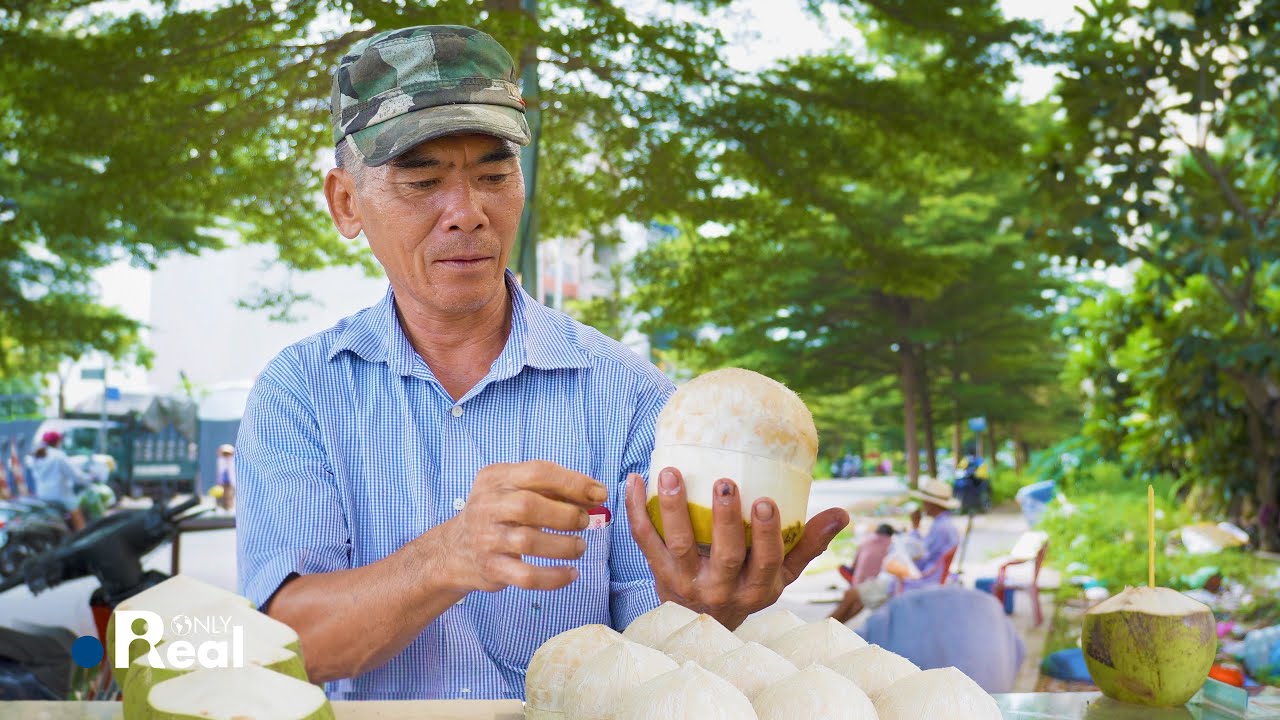 Vietnam Street Vendors | Ep. 01 – Making a Living from Sugarcane, Coconuts & Green