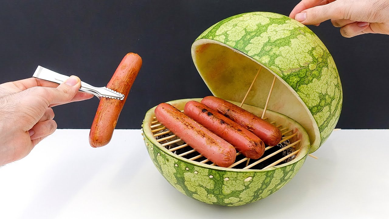 CONSTRUYO una BARBACOA CASERA con una SANDIA 😋🌭