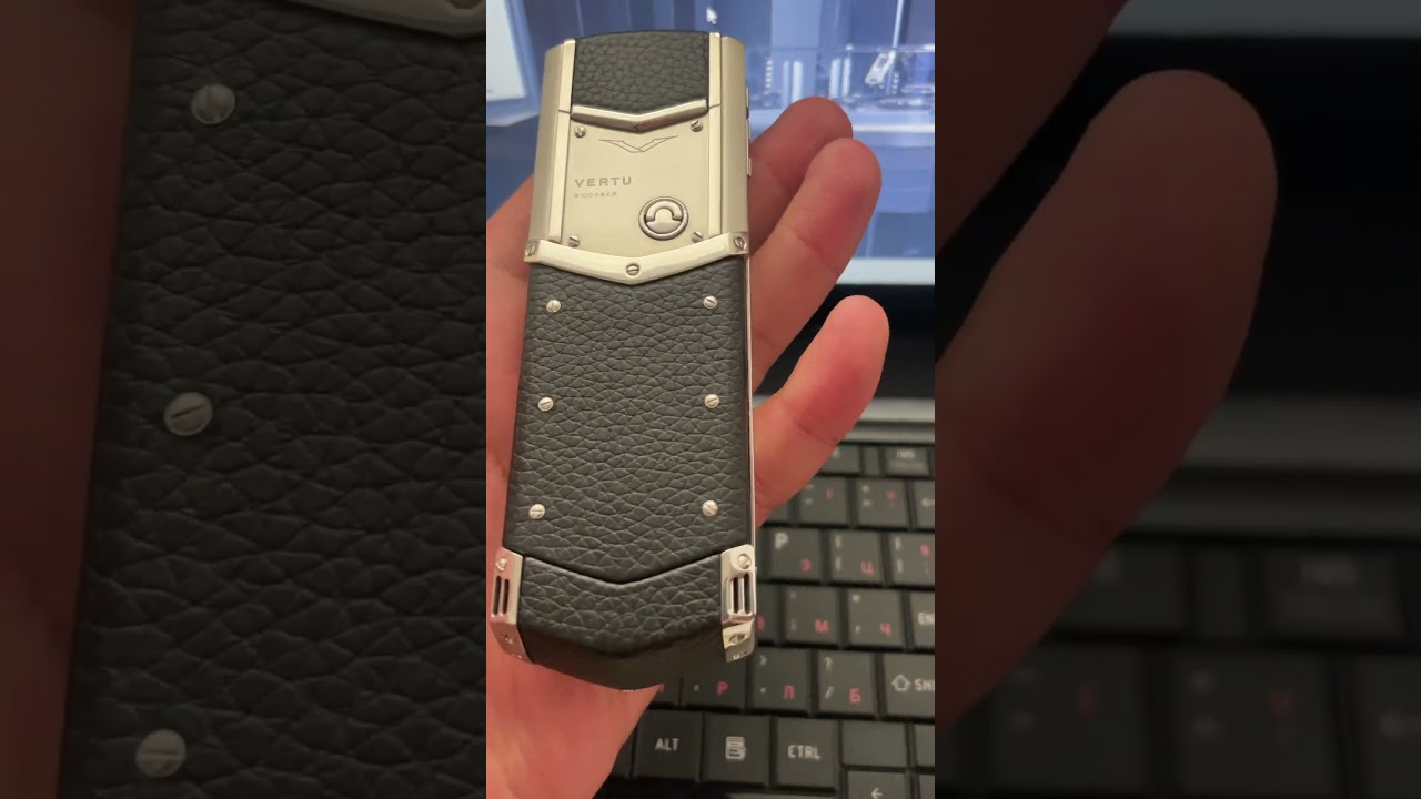 A timeless classic Vertu Signature with new vision Jade Black Calf