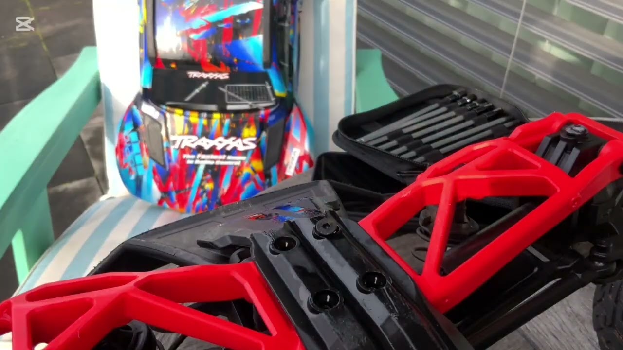 Maxx Slash Tuning (Oberer Querlenker) und Rost Entfernung