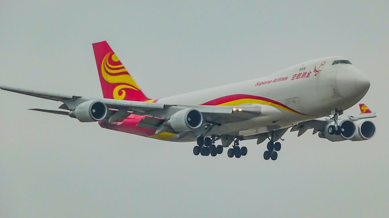 (4K) Rainy takeoffs and landings at DFW Airport