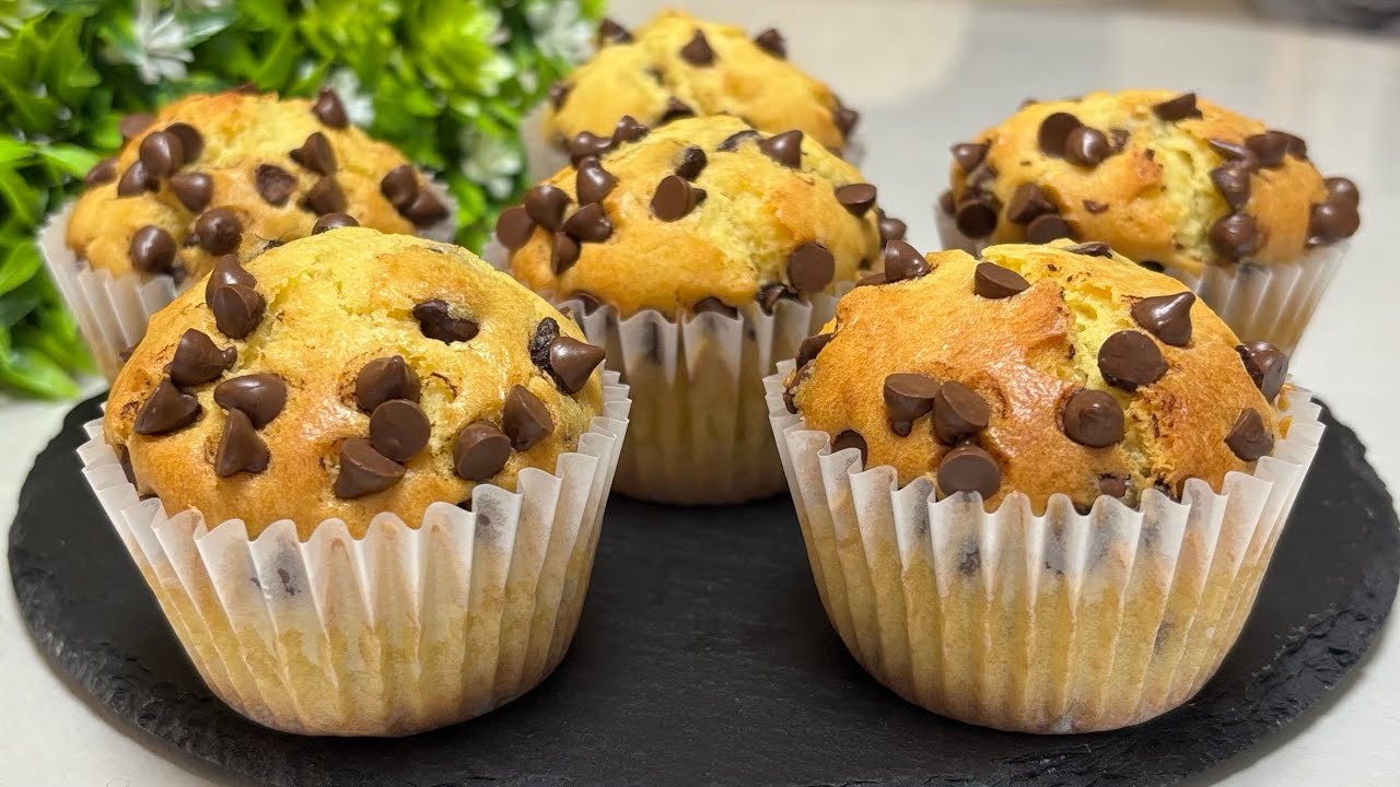 Mini Chocolate Chip Muffins using pancake mix | tokyothesa 