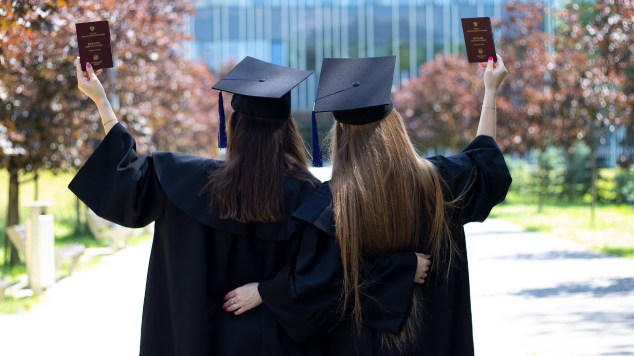 Wykładowcy i absolwenci o obronach prac magisterskich 🎓