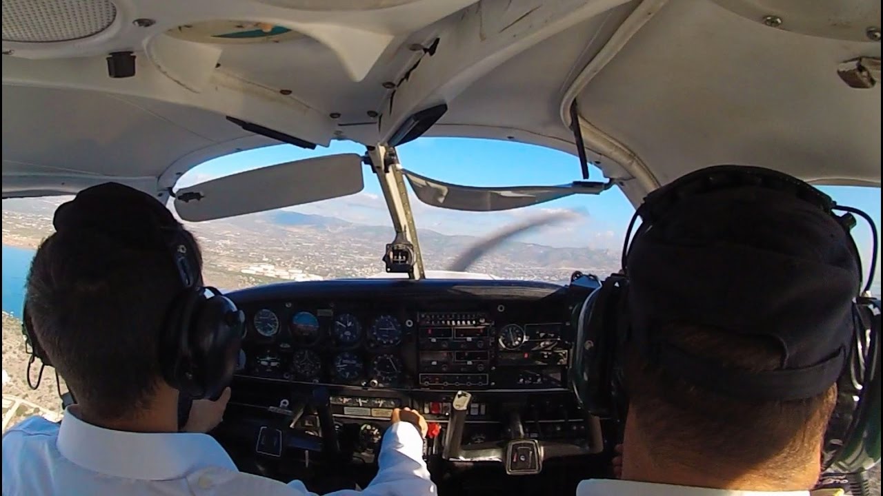 Piper PA28 Cherokee - Joining Pattern and Landing in Megara Airport - Training Flight