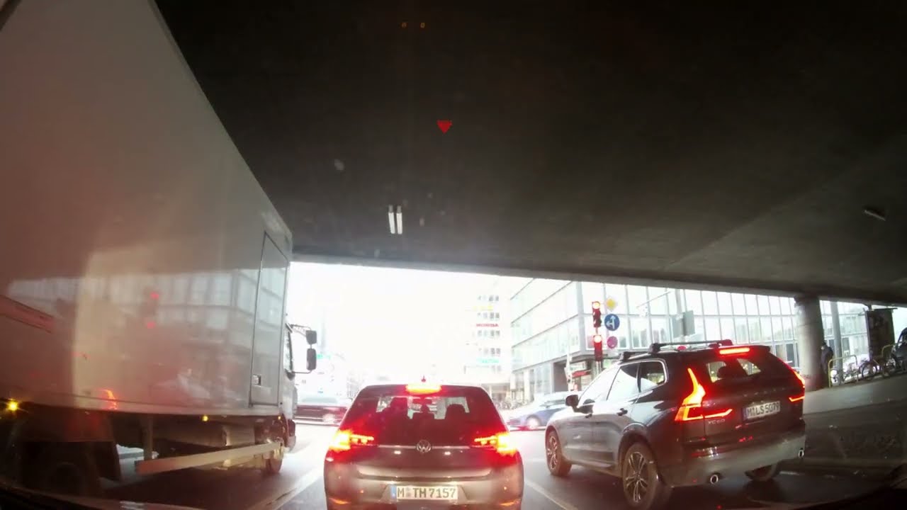 jazda samochodem po Monachium z Olimpazentrum do Munchen Zentrum - włącz 4k