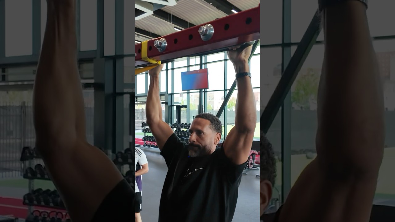 Rio takes the Man Utd Pre-Season Pull Up Test 💪 #football #fitness #mutour25