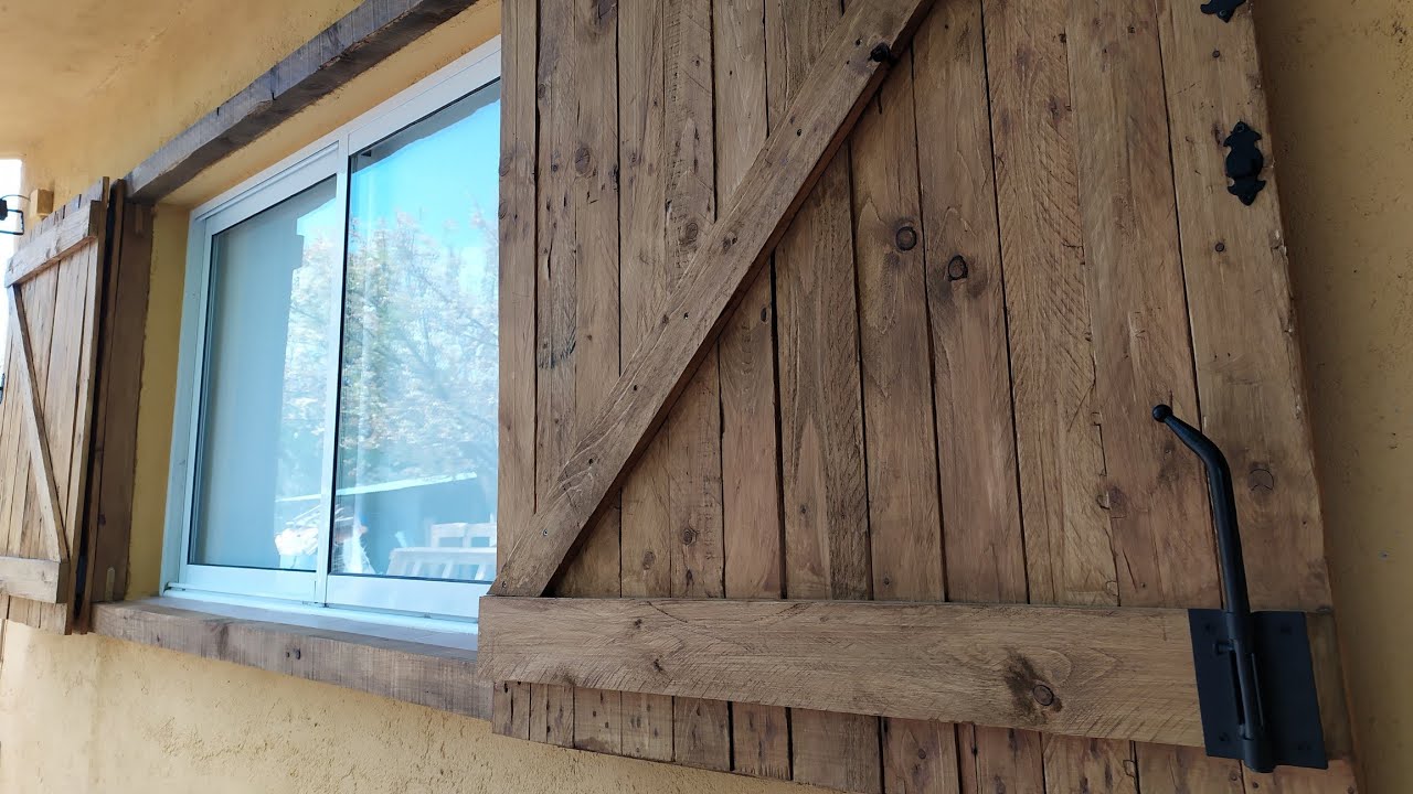 COMO HACER CONTRAVENTANA O POSTIGONES DE MADERA RUSTICA FACIL Y RAPIDO  CON PALETS /wooden shutter ©