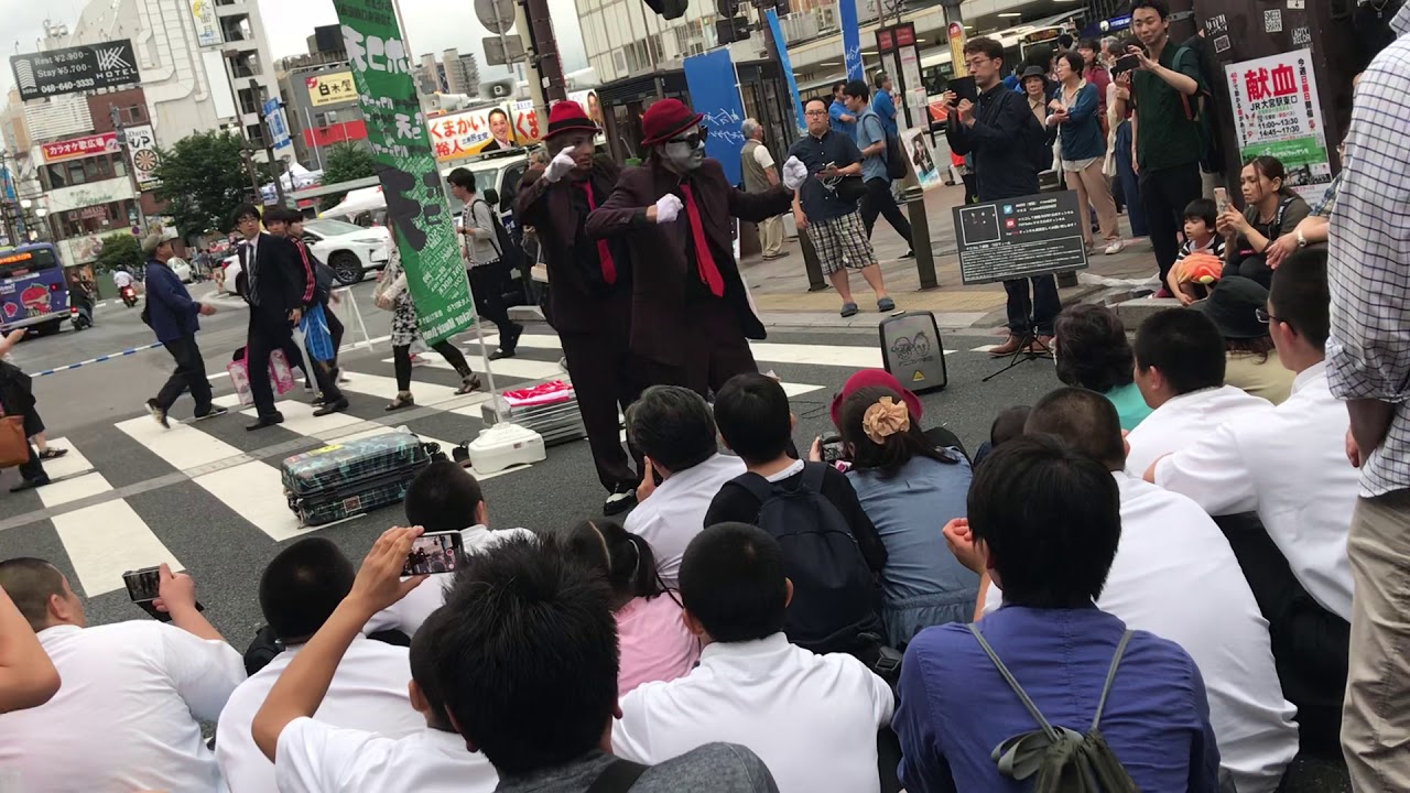 大宮駅前 「ナニコレ？劇団」大きな古時計