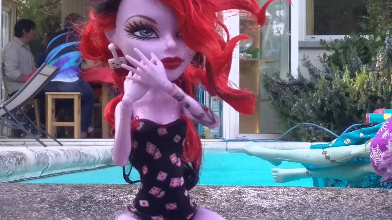 Monster High à la piscine