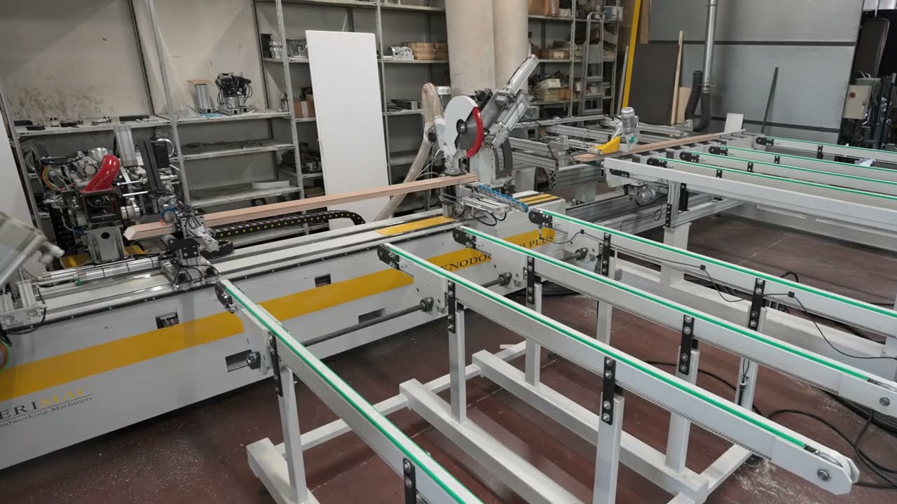 TEKNODOOR 3001 PLUS: lavorazione coppia di telai porta con sistema di carico e scarico automatico