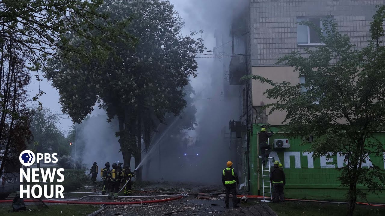 News Wrap: Ukrainian drone attacks disrupt flights at Moscow's main airports for 3rd day