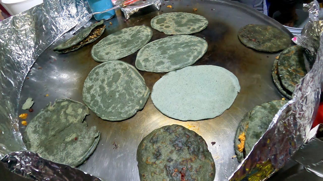 Quesadillas con masa azul/comida mexicana 