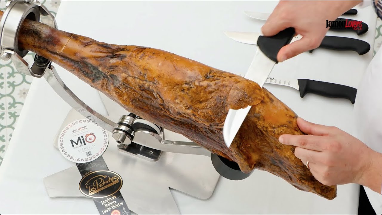 Come tagliare un jam&oacute;n in modo professionale: V&iacute;deo 3: Come iniziamo il Jam&oacute;n? Pulizia parziale