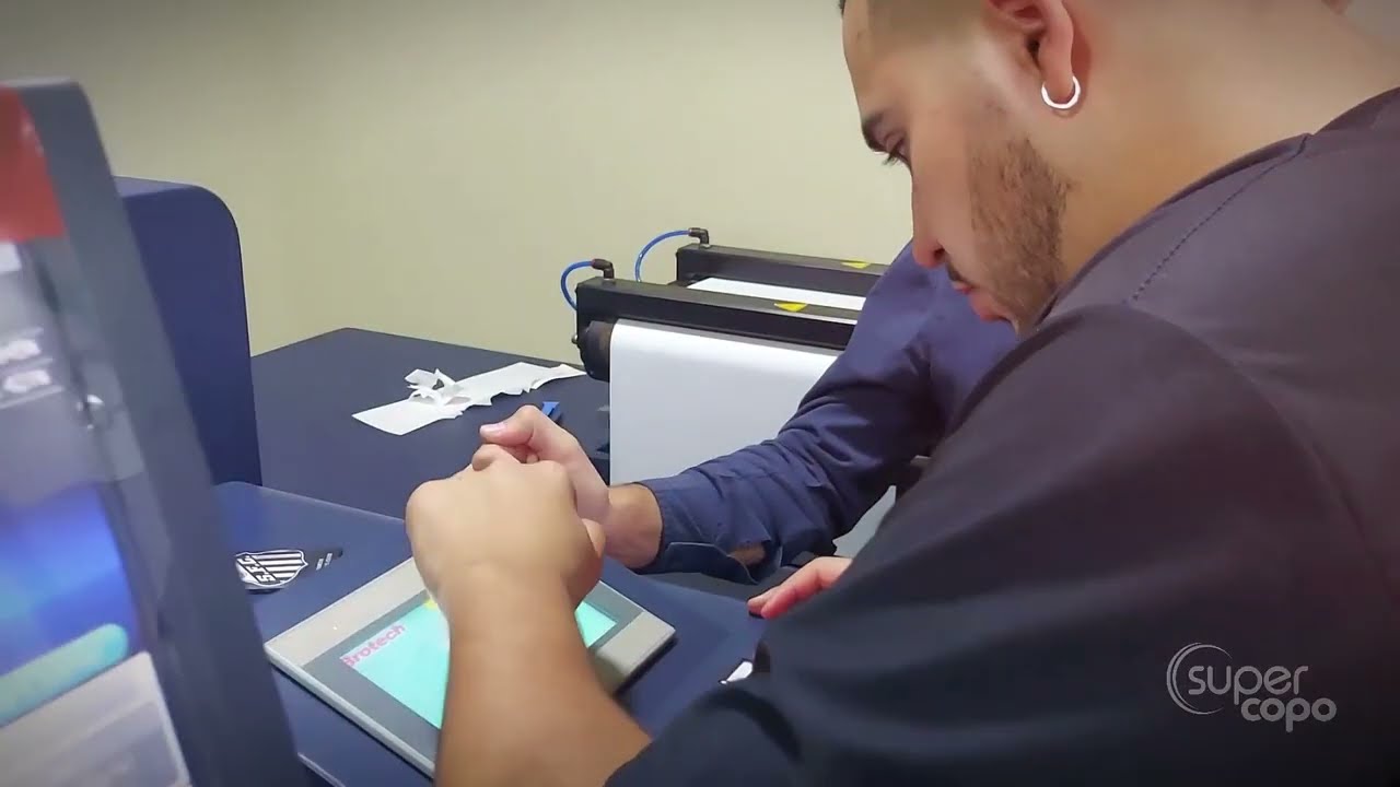 Processo completo IN MOLD LABEL / Impressão - Corte digital - Injeção