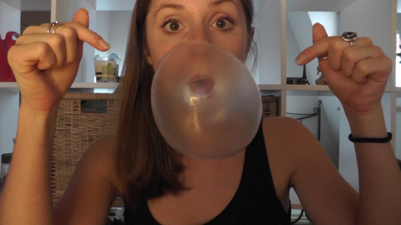 ASMR Gum chewing intense - close up to camera - gum blowing