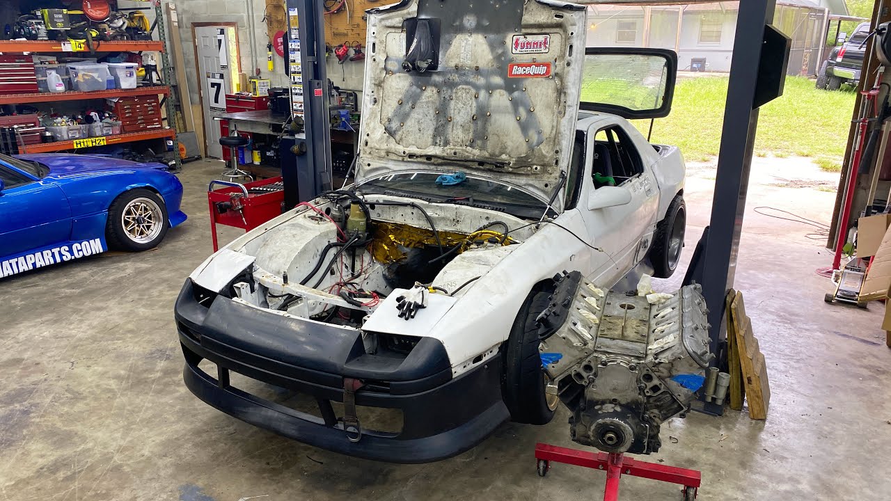 Putting a More Powerful Engine in my FC RX7 and Tearing Apart the Blown Up One.