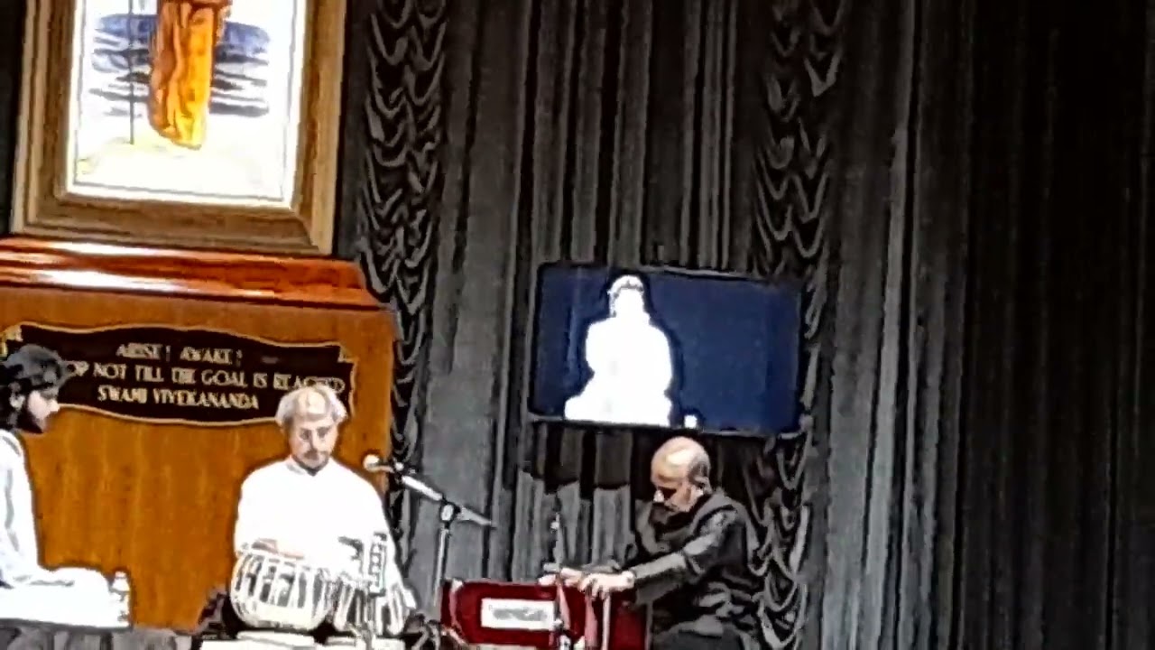 Surokar harmonium Solo fingers our great Mastro Hiranmay Mitra.