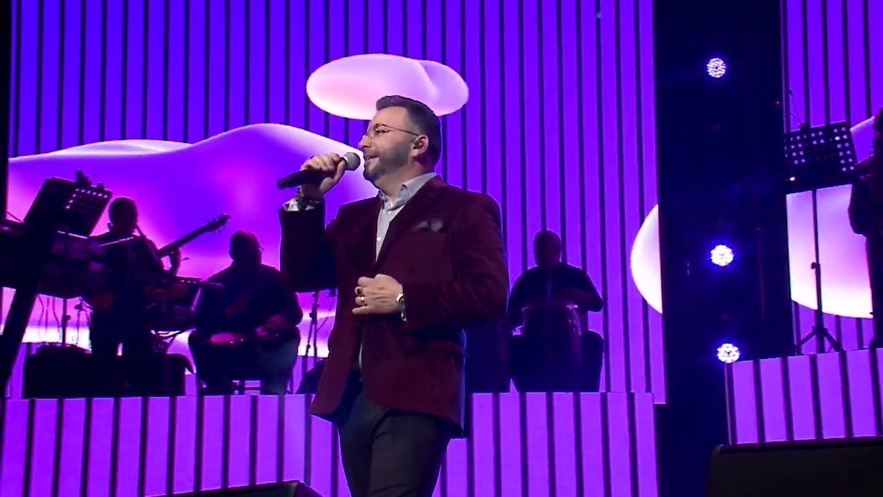 Medley - Aquel Viejo Motel/Que Locura Enamorarme de Ti/Ven Devórame Otra Vez (En Vivo)