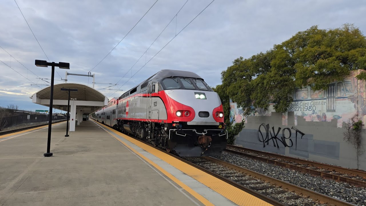Caltrain South County Connector #816 at Tamien Station with JPBX #923 MP36PH-3C and #118 Cab Car