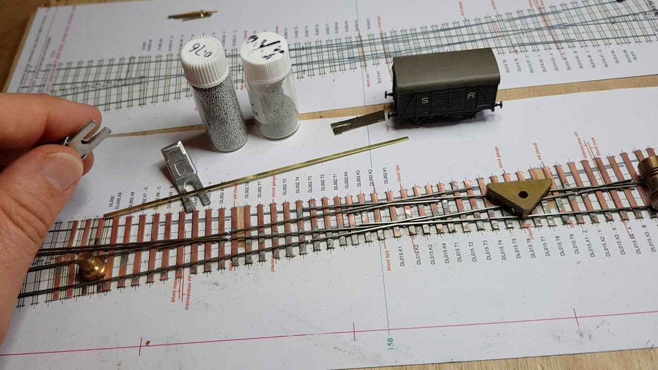 2FS hand laying track #12 - Easy stockrails