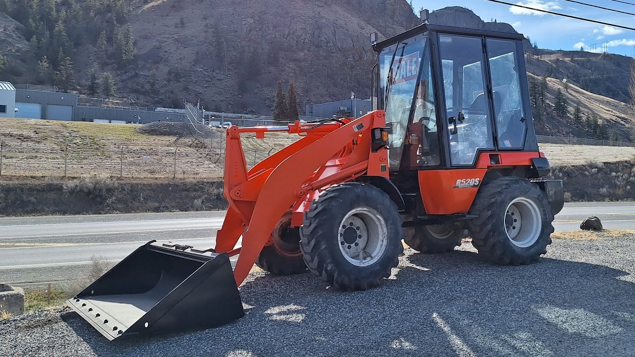 2014 Kubota R520S Loader