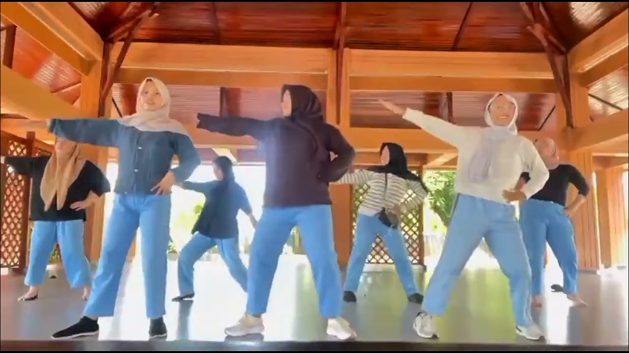 Senam maumere, kelas 11G, kelompok 3,smandelta