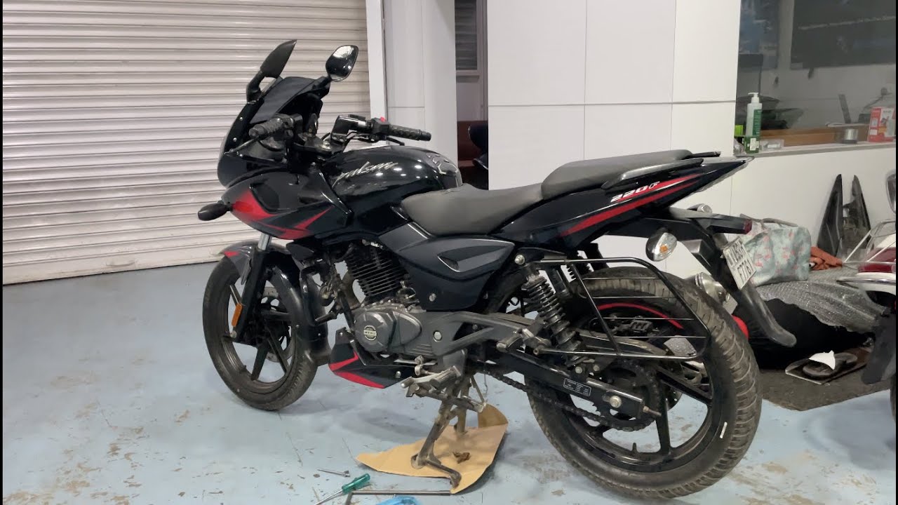 pulsar 220 f chain sprocket replacement in Hindi