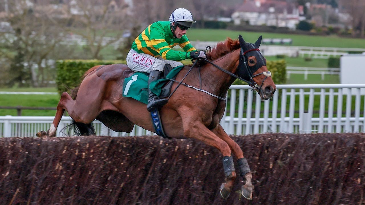 CORBETTS CROSS outlines future Gold Cup claims with commanding National Hunt Chase win