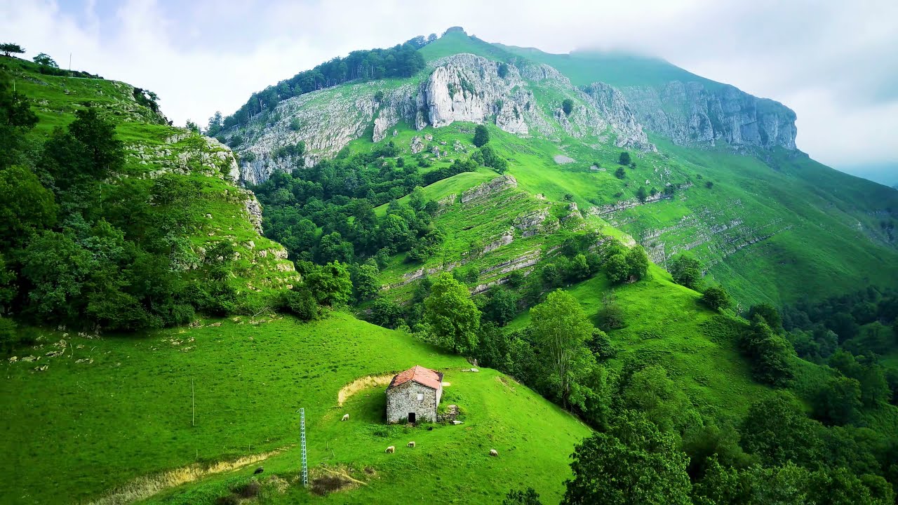 Valle del Miera / Beautiful Landscapes / Closer Chainsmokers / Lione