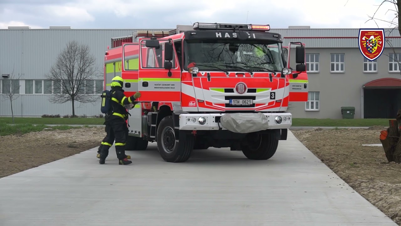 N&aacute;cvik z&aacute;sahu hasičů ze stanice Kopřivnice při pož&aacute;ru elektromobilu | HZS MSK