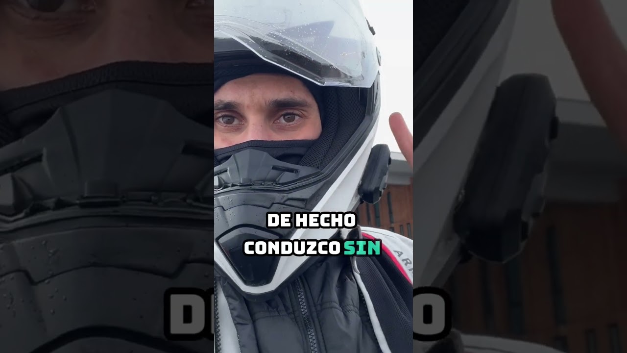 Conduciendo #moto sin #guantes en #nieve de #viaje por #europa #motovlog #travel #adventure