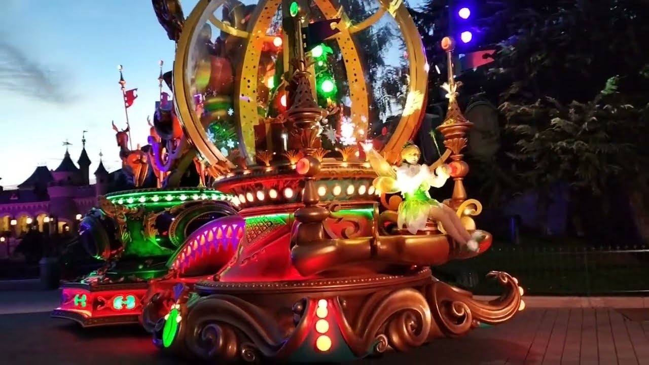 Mickey's Dazzling Christmas Parade - Nightfall version