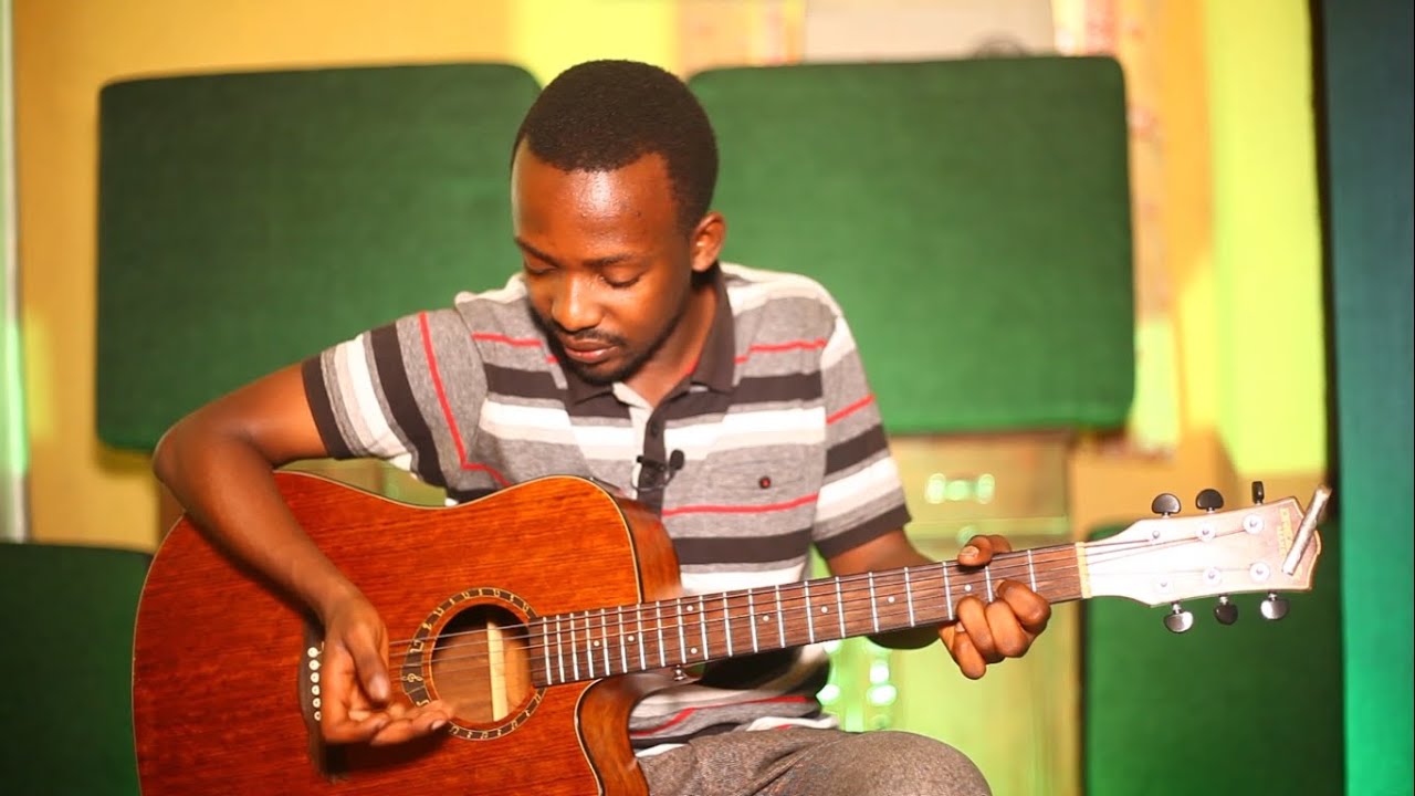 Umubano mubantu  Nkurunziza François part 1 (Twige kuyicuranga Guitar)