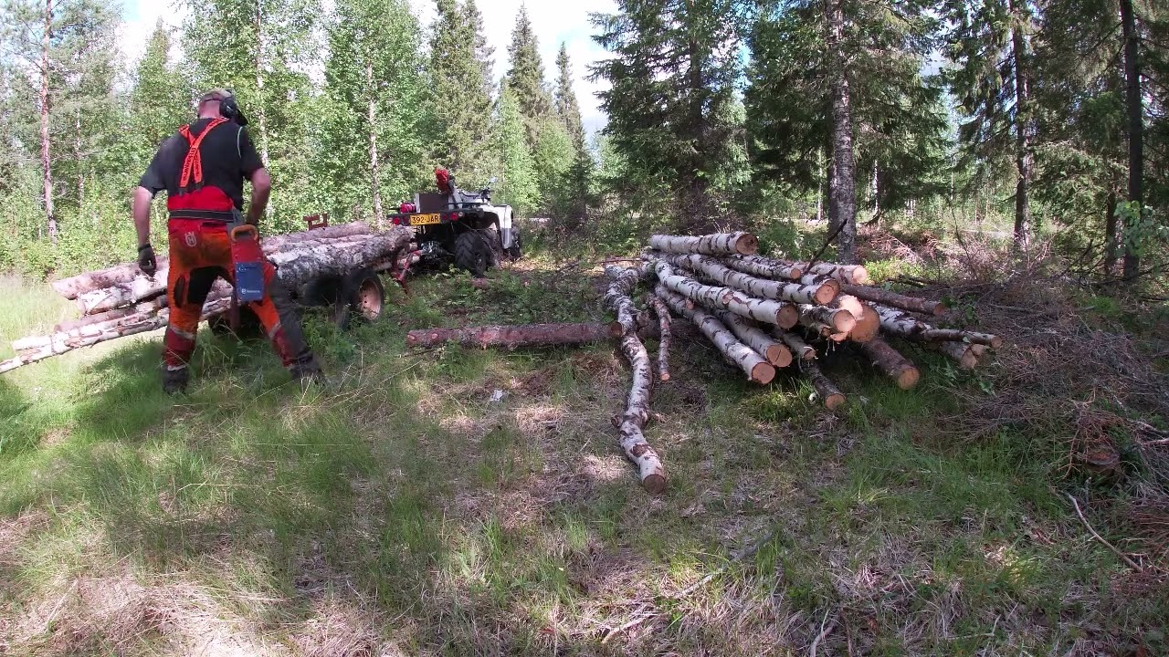 Puunajoa mönkijällä canam 6*6 ATV Ei niin helposta maastosta