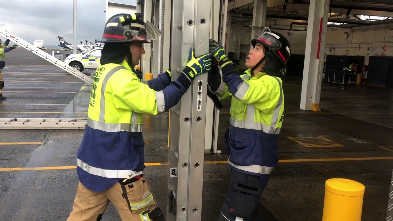 Slip & Pitch 7.5 meter Extension Ladder