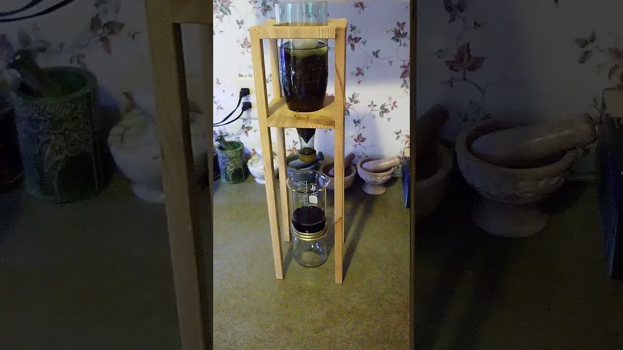 Making a Raspberry Leaf Tincture #tincturemaking #herbal #extracts