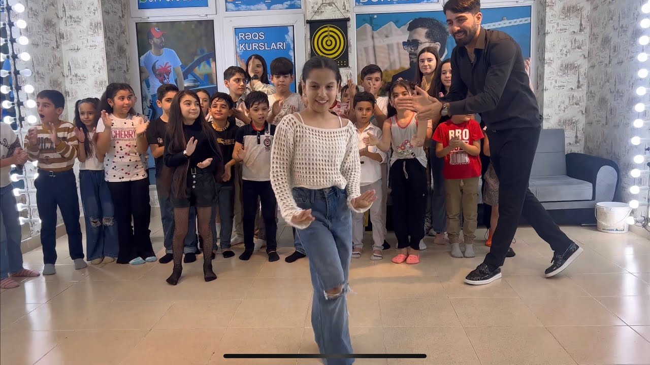 Son günlər TikTok’da Trend olan həmin o vəfalı musiqisi zalda qızlar arasında qalmaqala səbəb oldu😍