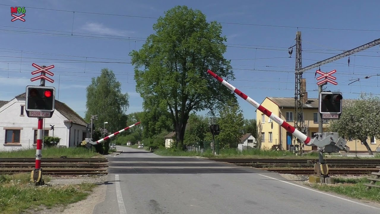 Železniční přejezd Číčenice #2 [P1144] - 14.5.2022 / Czech railroad crossing