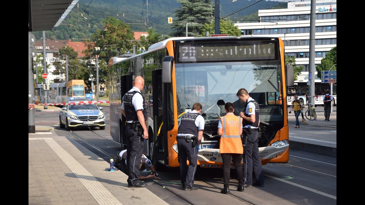 Frau an Heidelberger Hauptbahnhof von Bus erfasst