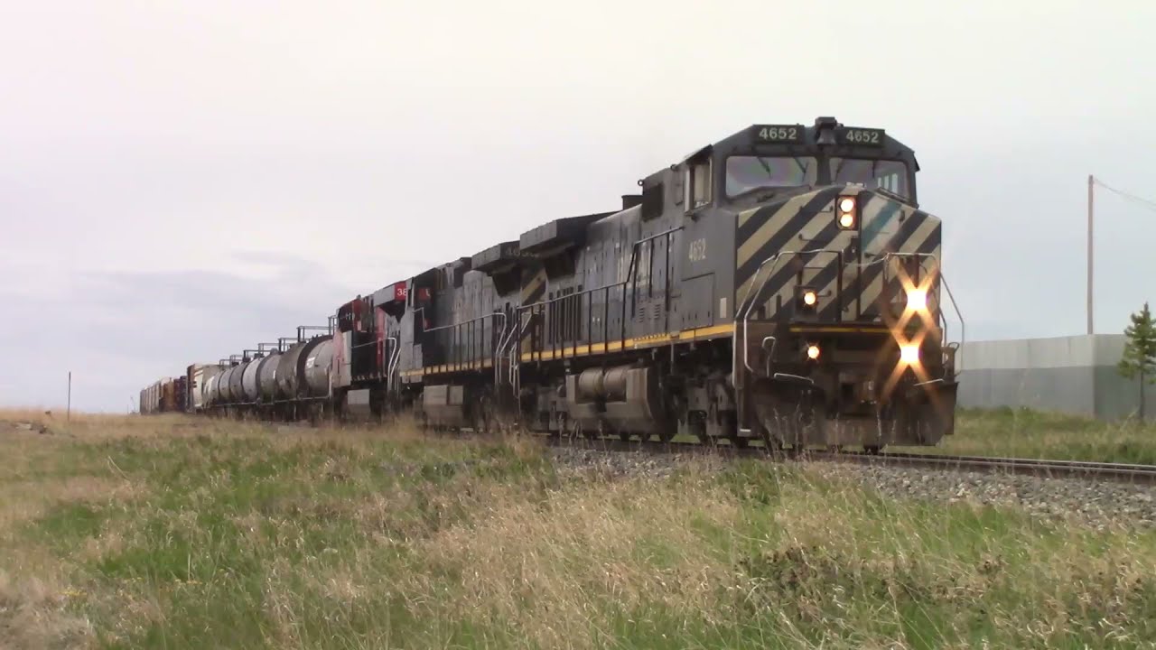 BC RAIL DUO! BCOL 4652 leads CN Q114. CN Three Hills Sub. (Chase)