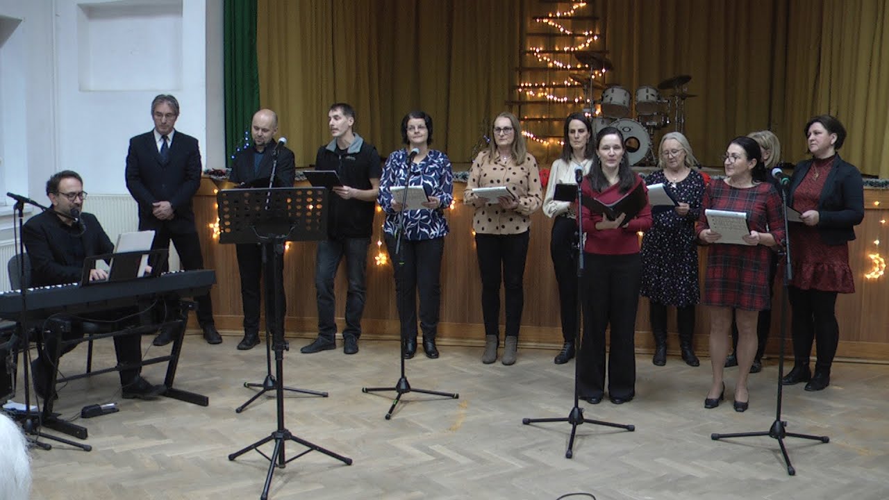 2025. 12. 21. Advent 4. vasárnapján a tantestület műsorában gyönyörködtünk Súron