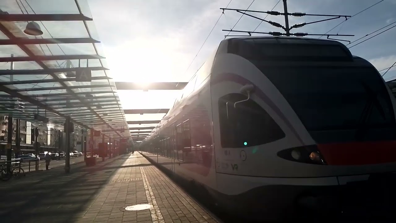 Kaksiyksikköinen A-Juna Lähtee Leppävaarasta