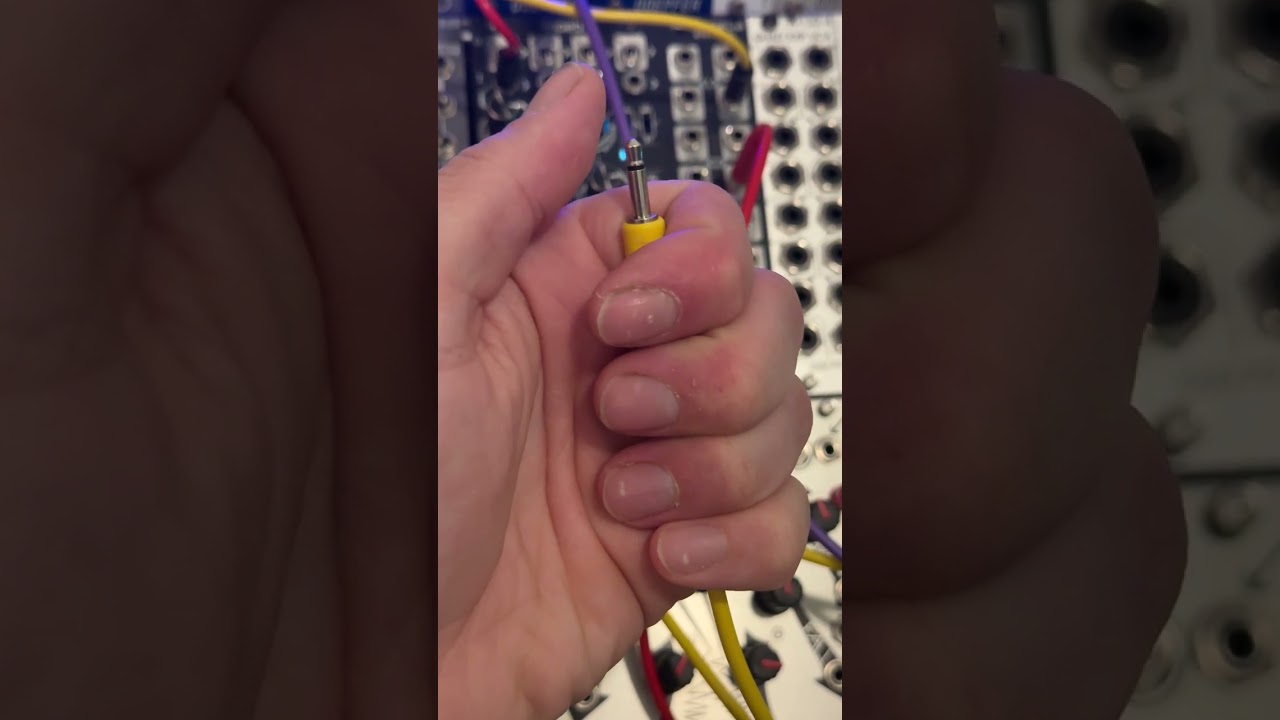 Body voltage controlled FM 